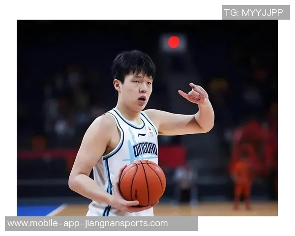 杨瀚森低位背打轻松突破对手单脚上篮展现绝佳技术