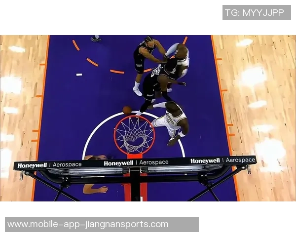 狄龙精彩表现逼退布朗尼詹姆斯替补席无奈比拇指下滑