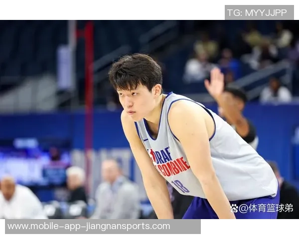 杨瀚森精彩单打尤班克斯背运转身动作大个子难以企及的绝技